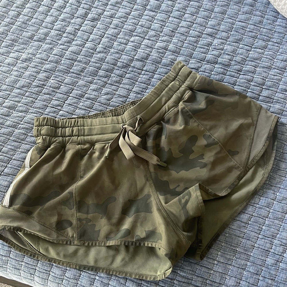 Lululemon Hotty Hot low rise short